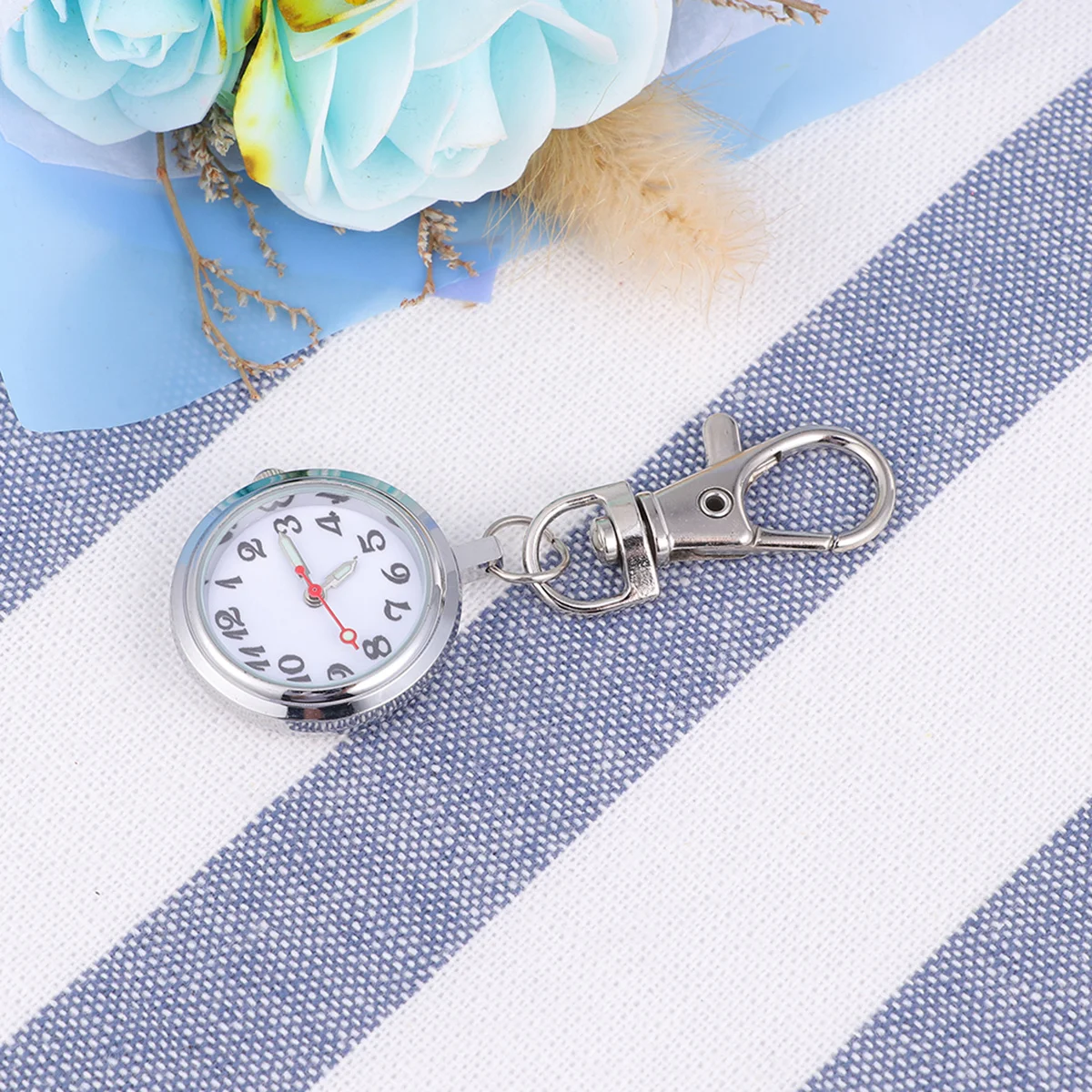

Pocket Watch Keychain Design Quartz Movement Large Clear Numbers Glow in The Dark Hands Ideal Gift for Family Friends