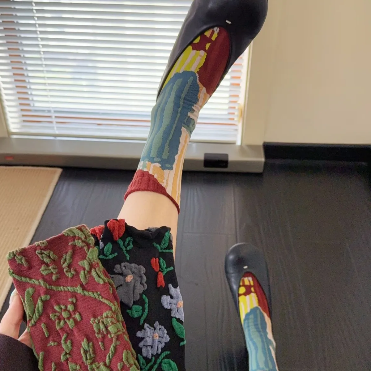 1/3 Paar Damen-Mid-Tube-Socken mit Blumenmuster, modischer koreanischer Retro-Stil, weiche und bequeme Freizeitsocken für alle Jahreszeiten – Detail 6