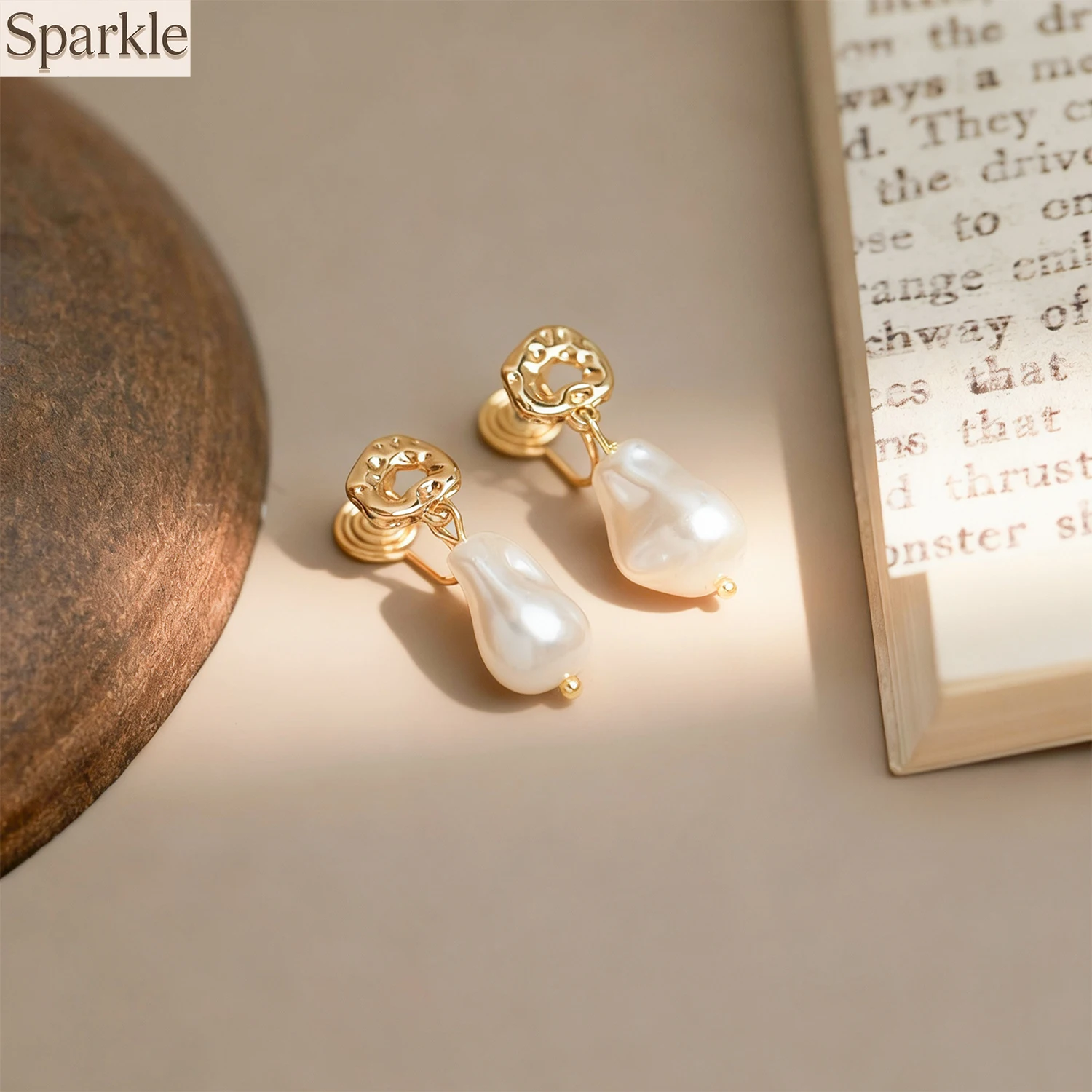 

Women's Irregular Water Droplet Imitation Pearl Dangle Earrings Geometric Oval Metal Sheet Drop Earrings for Party Retro Jewelry