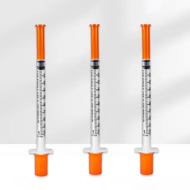 10 sztuk 1 ml jednorazowych plastikowych strzykawek weterynaryjnych z pomarańczową nasadką Sterylna strzykawka insuliny z igłami dla zwierząt domowych Zwierzęta hodowlane Kot Pies Świnia