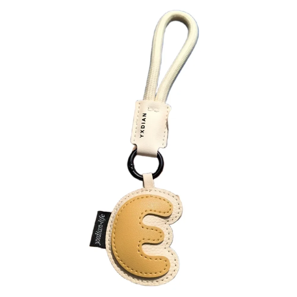 

Милый 26-летний брелок из искусственной кожи, автомобильный брелок с алфавитом, держатель для ключей, украшения, сумка, подвесные подвески, подвеска счастливой буквой, друг