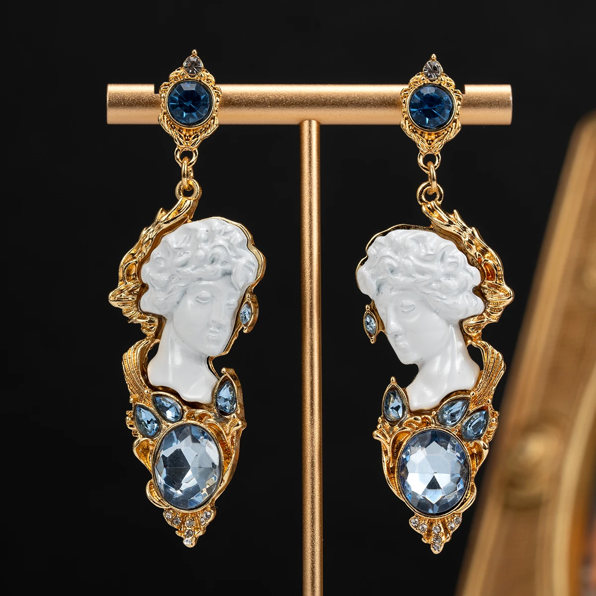 Vintage Artistic Portrait Carved Earrings, Antique Gold Color, Elegant Party Atmosphere Earrings
