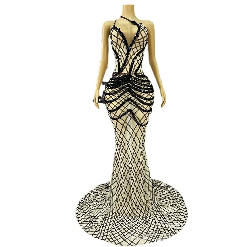 Vestido de moda con tirantes de un solo hombro, Miss Universe elige ropa hermosa, sala de exposiciones de estudio, modelo de ropa de actuación