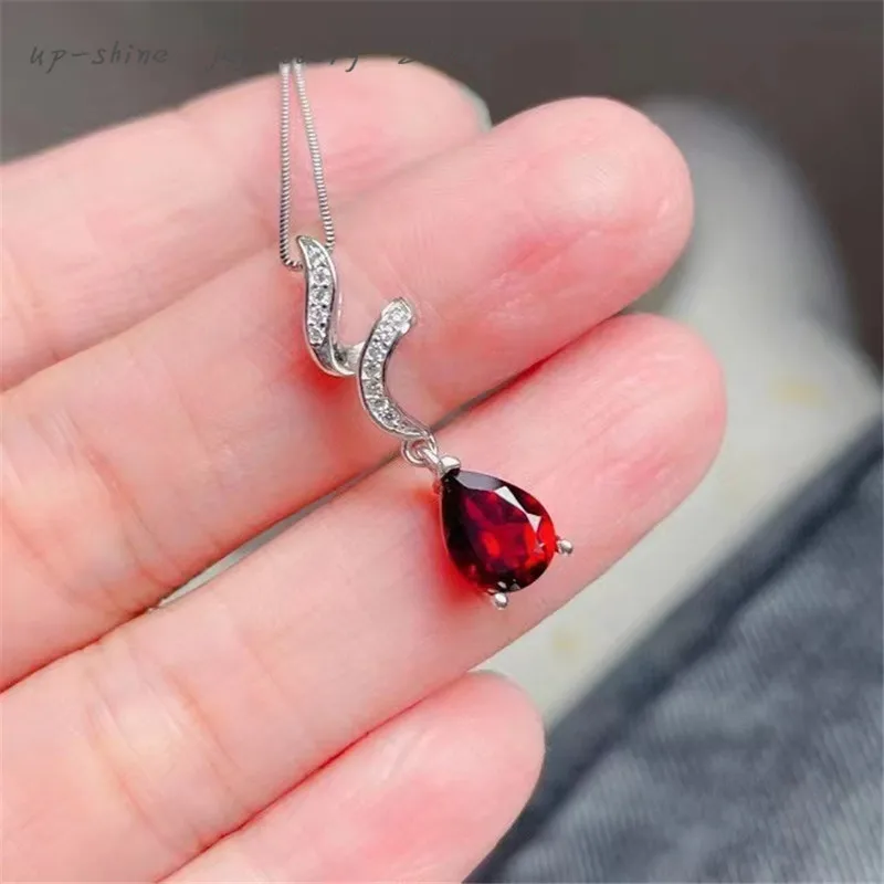 

New 925 silver inlaid natural garnet pendant, fine craftsmanship, luxurious atmosphere, can be customized