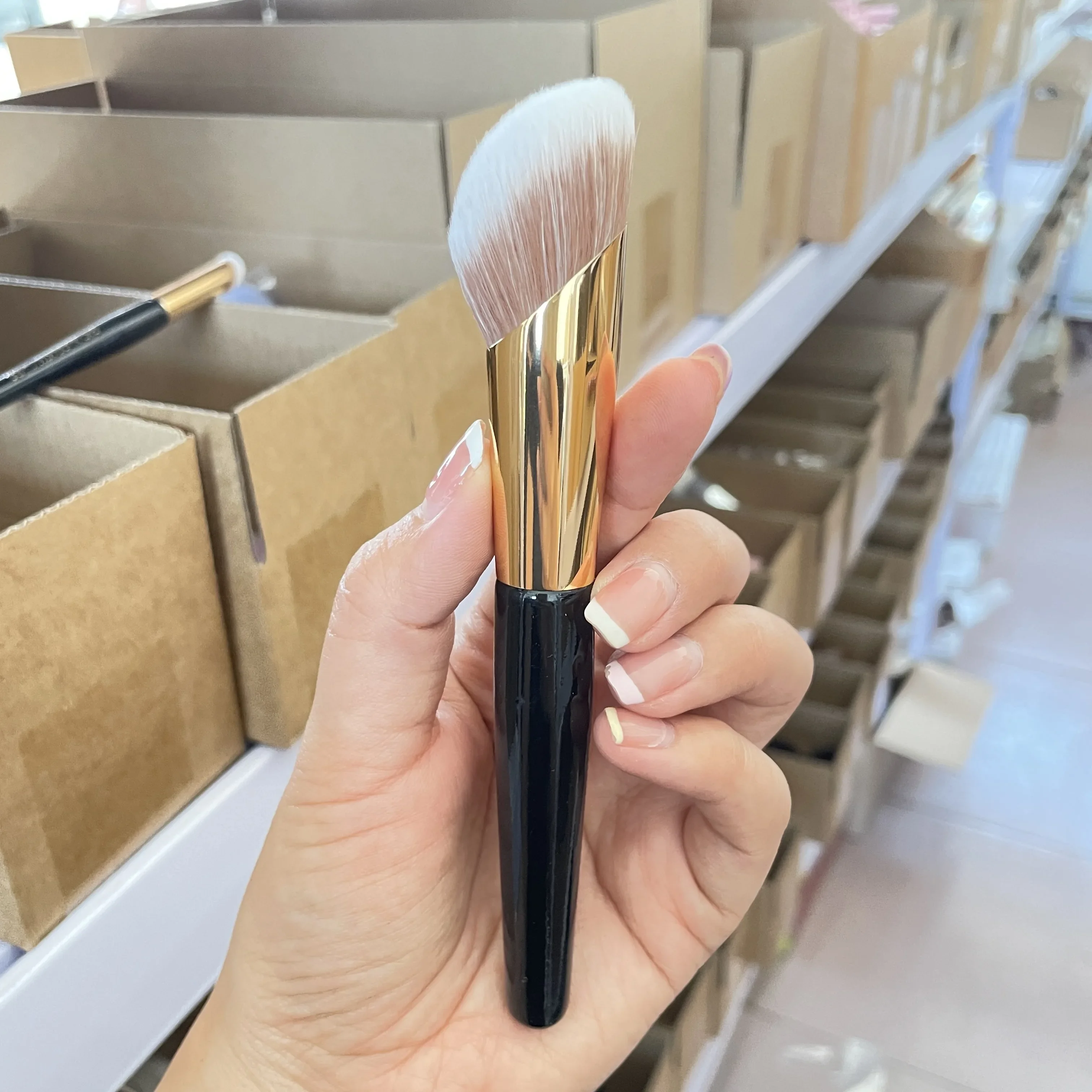 Skin Fetish Sublime Perfection Foundation Highlighting Brush Unique Face Blusher Contour คอนซีลเลอร์แปรงแต่งหน้าเครื่องสําอาง