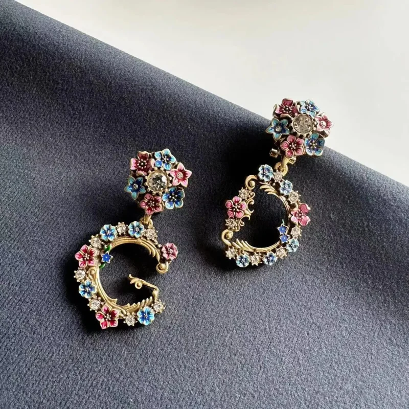 Fashionable crystal Palace style vintage arrings Light luxury elegant high sense Alphabet DG women stud arrings