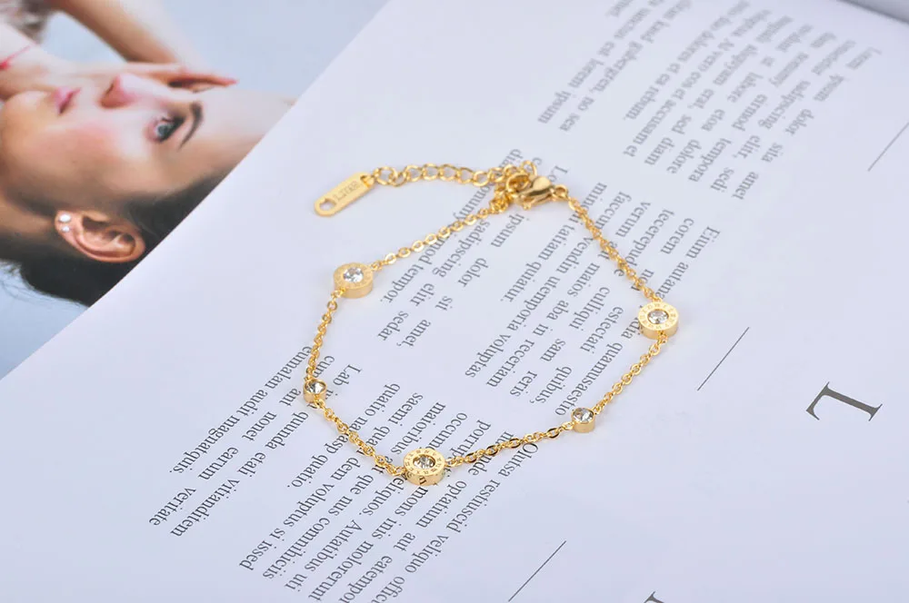 Lokaer klasyczne cyfry rzymskie cyrkonia łańcuszek i ogniwa bransoletki biżuteria ze stali tytanowej Charms bransoletka dla kobiet B18019 — zdjęcie 6