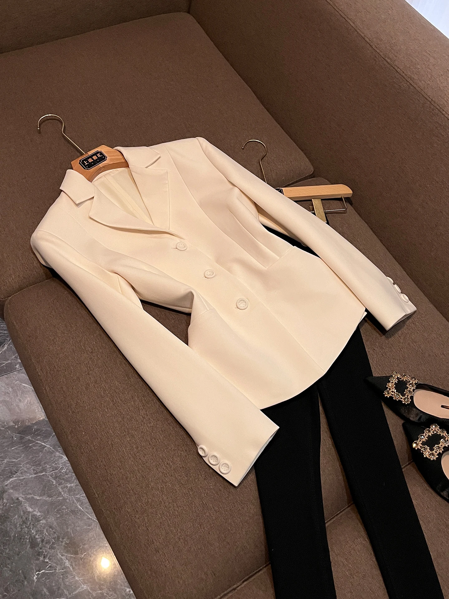 

Slim Fit Long Sleeve Double Breasted Professional Suit Women's Fashion Design Breathable Polyester Fiber No Ironing Required