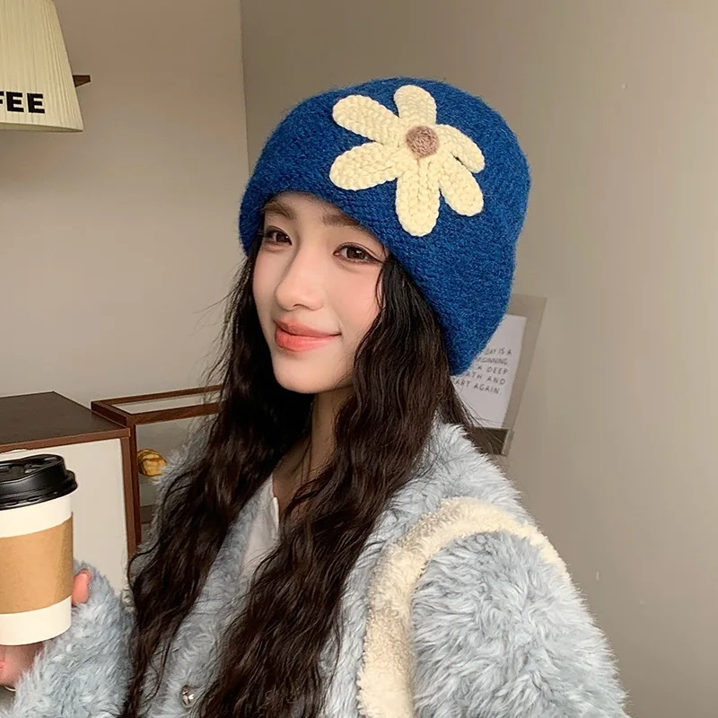 Trendy Fashion Flower Knitted Hat Women's Winter Thickened Warm Ear Protection Hat Black All-Match Face Small Cold-Proof Wool