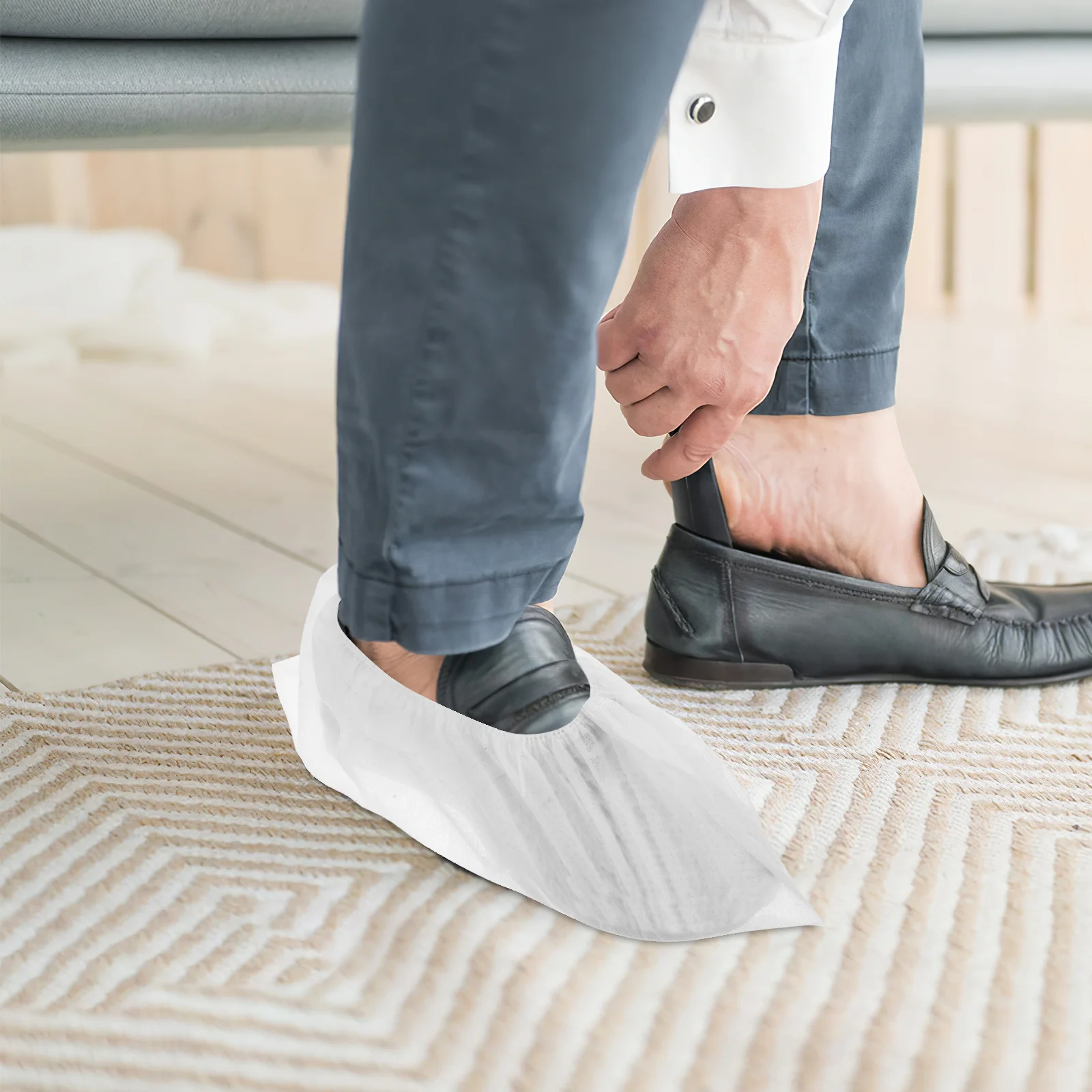 

100pcs Dustproof Non Slip Shoe Covers Thick Reusable Overshoes For Indoor Floor Protection Garden Construction Workers