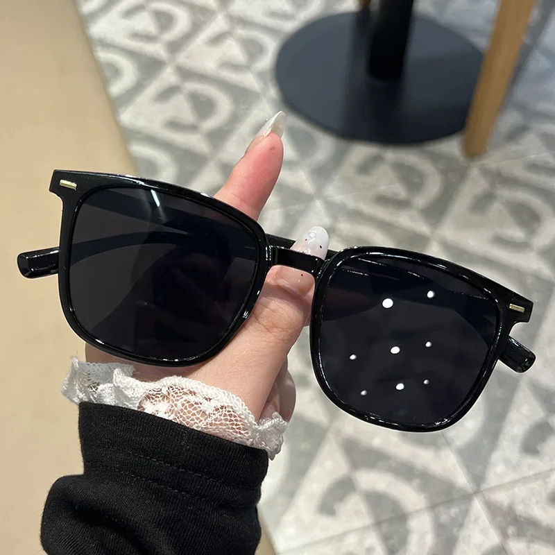 نظارات شمسية مربعة للرجال أزياء النساء بسيطة كلاسيكية خمر الاتجاه النظارات UV400 نظارات سوداء الذكور الإناث النظارات