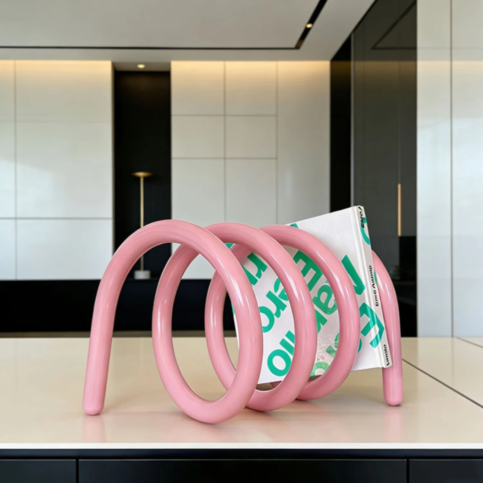 Étagère à livres de bureau sculpturale en spirale, présentoir de livres autoportant en boucle