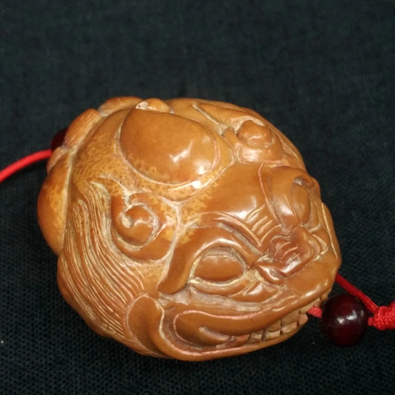 YIZHU CULTUER ART Size 4.2 × 3.3 cm Rare Collection Old Chinese Hand Carving Olivary Jin Chan Statue Pendant Netsuke