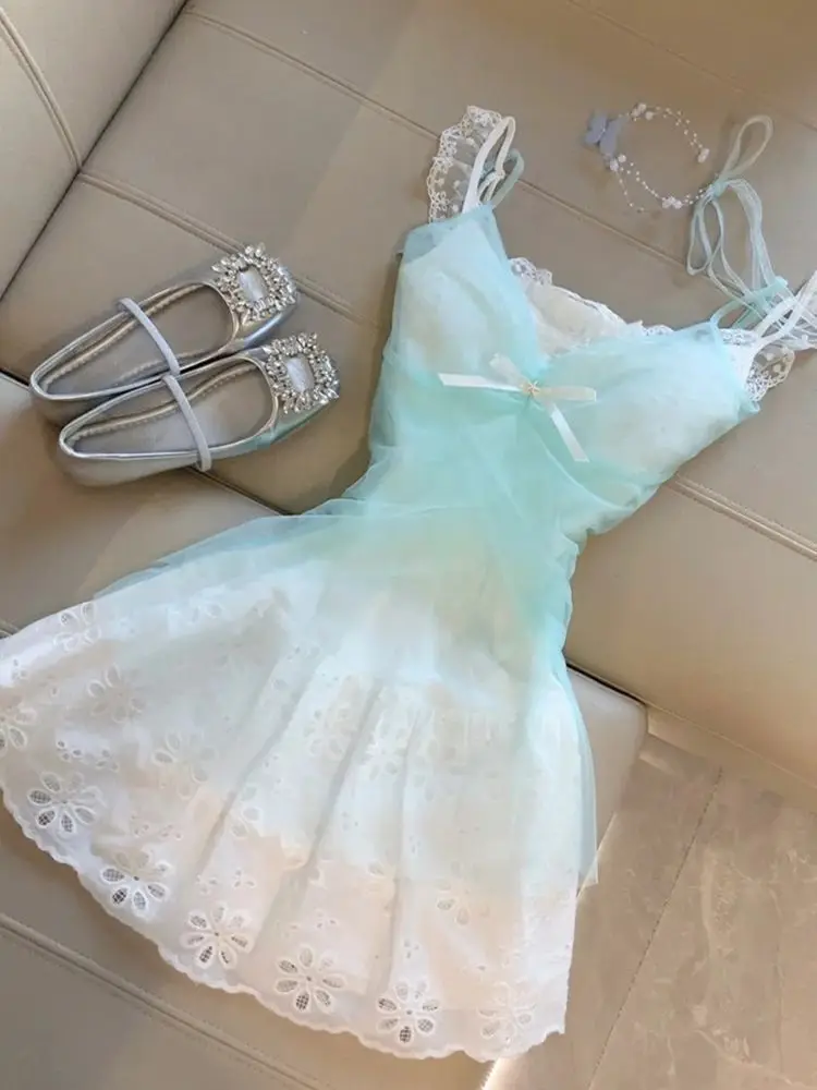 الحلو الأزرق الأبيض جديد قطعتين مجموعة النساء السباغيتي حزام الدانتيل المرقعة فستان البدلة كوريا موضة القوس عطلة الشاطئ الزي 2025