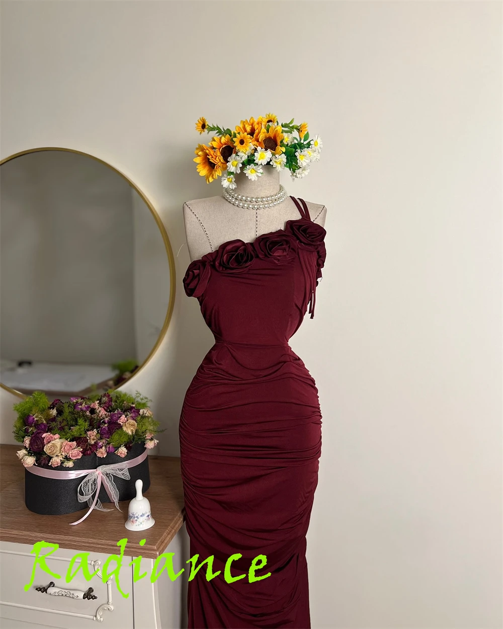 Aangepaste zeemeermin klassieke bordeauxrode satijnen avondjurk Prachtige mouwloze homecoming-jurk met één schouder, luxe onderdeel