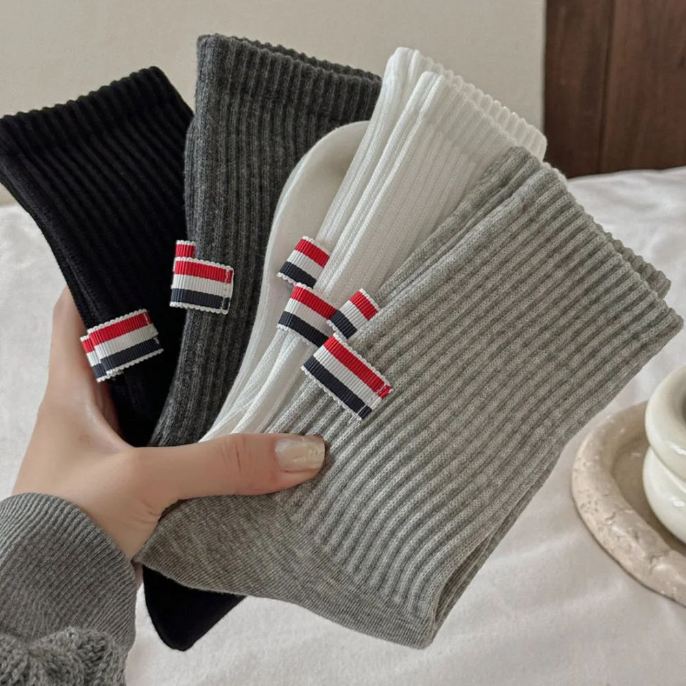 4 Pairs High-Quality Women's Socks Japanese Style Fashionably Simple Fabric Label Lady Socks Daily Casual Long Autumn Winter
