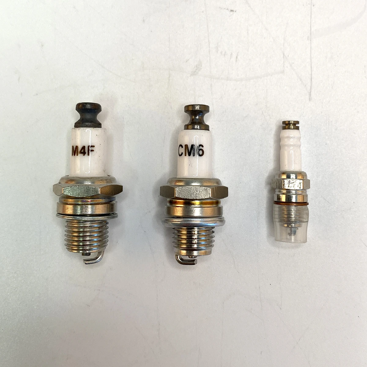 El quemador Original del motor RCGF de bujía CM6/M4F es aplicable al motor de 50cc 60cc 60RE 61cc 60ccT 70CCT 120CC