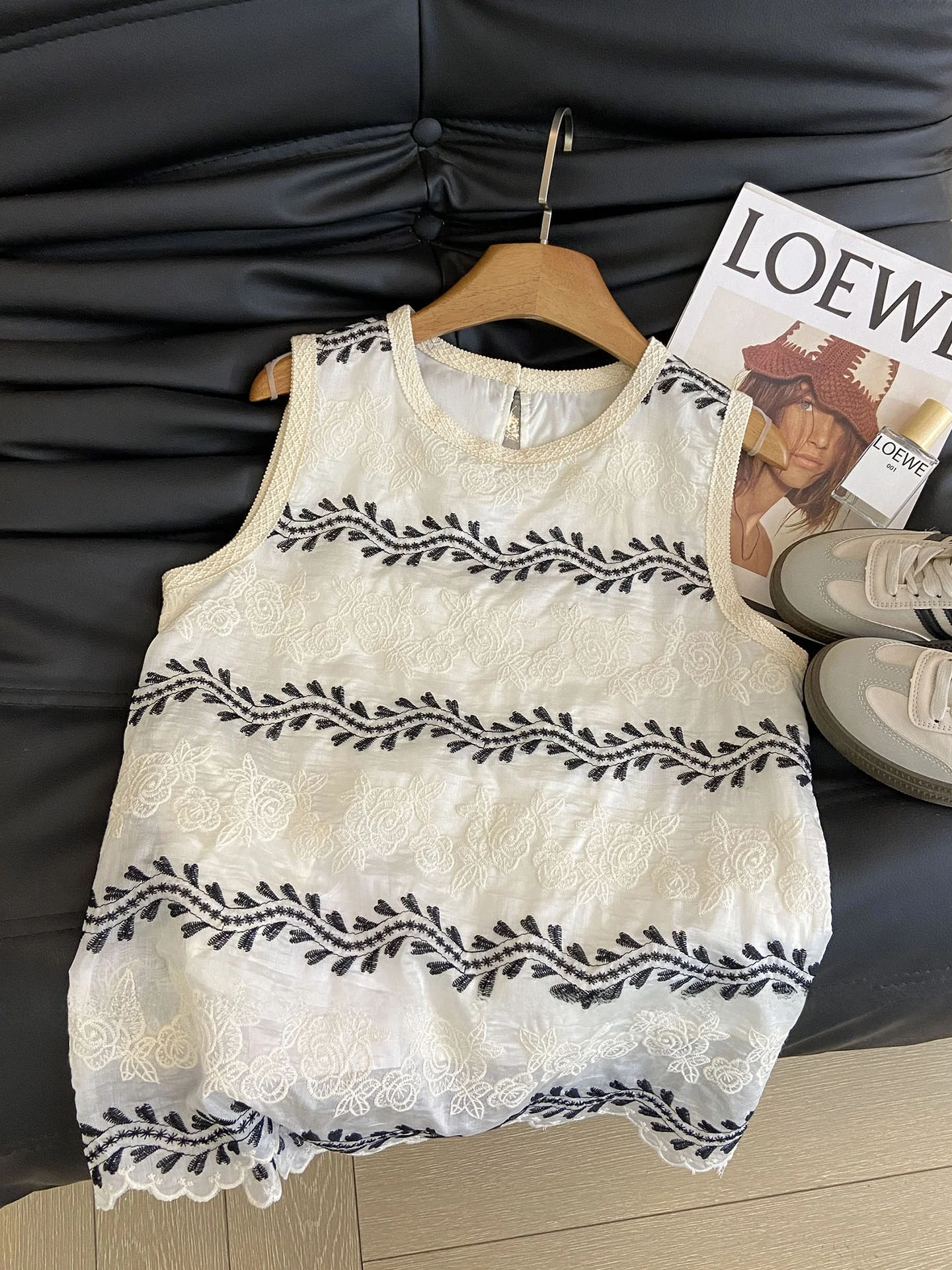 

Новинка лета: Женский топ-жилет с круглым вырезом и тяжелой вышивкой в стиле ретро. Модный, универсальный, классический дизайн.