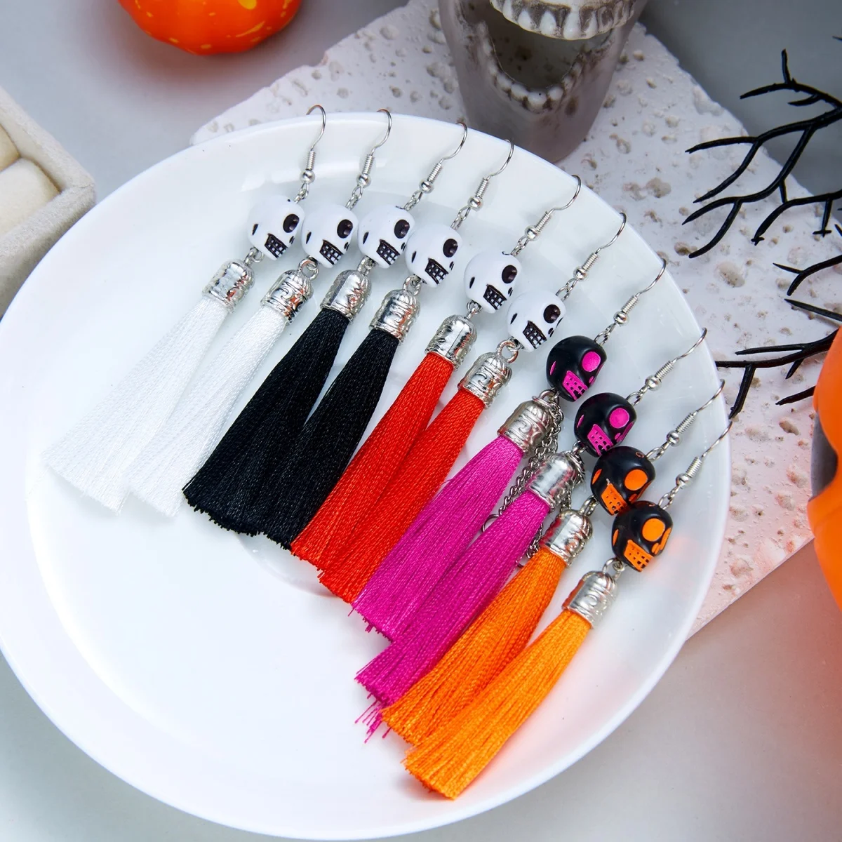 Schwarz-weiße Ohrringe mit grinsendem Totenkopf und Quasten für Damen, Gothic-Punk, dunkler Stil, Skelett-Karnevals-Ohrringe, Halloween-Schmuck – Detail 25