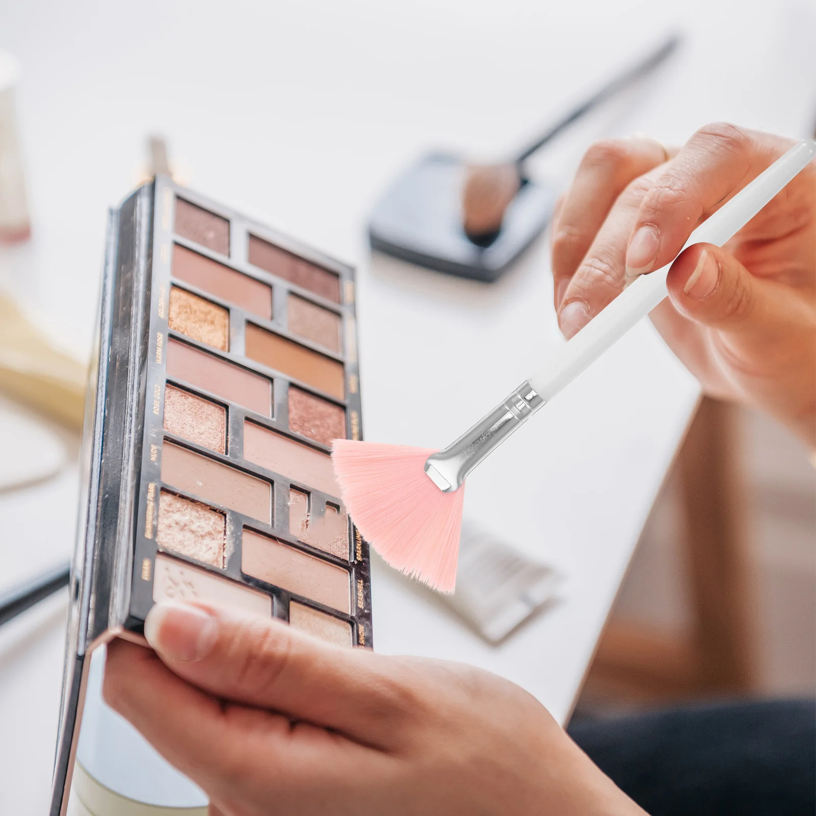 4 pennelli per ventaglio, set di pennelli per trucco, pennello per cipria, contorno, evidenziazione dell'ugello, miscelazione del viso, polvere fissante