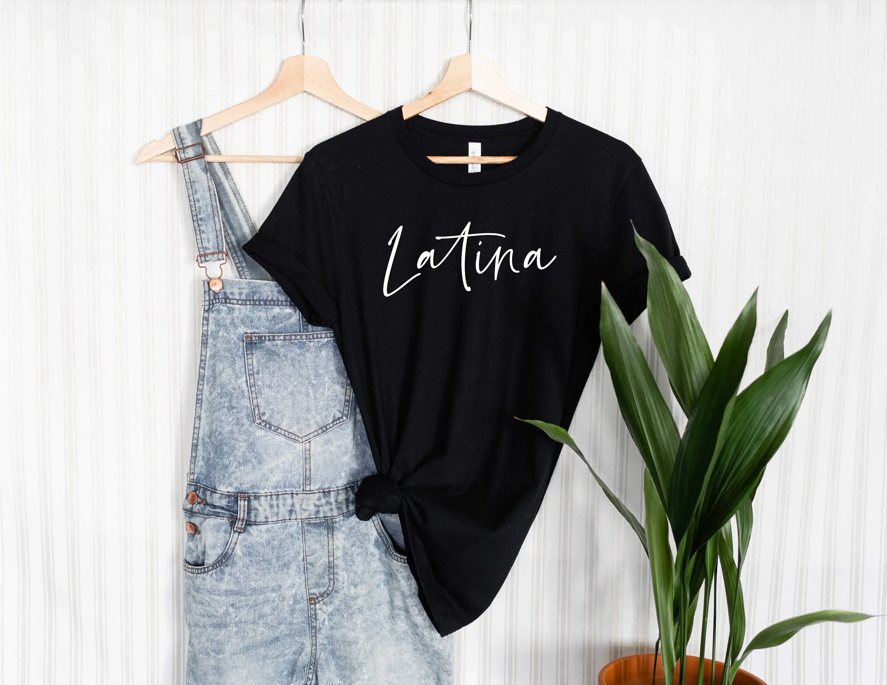 Camiseta Latina Educated Chula, poder femenino español