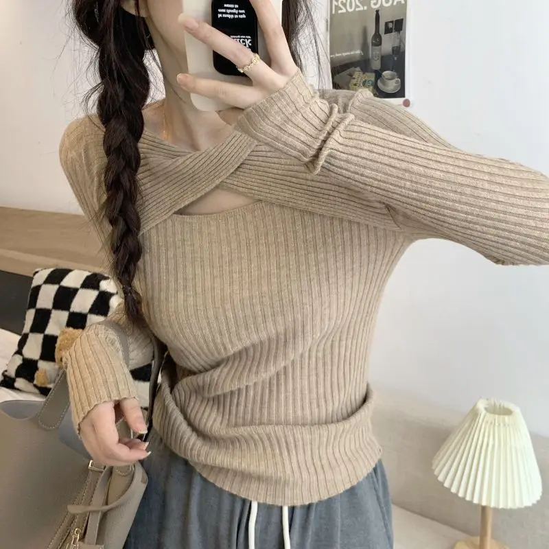 Hollow Out Long Sleeved Knitted Sweater for Women's New Style Slim Fit and Stretchy Be Careful with the Machine and Use