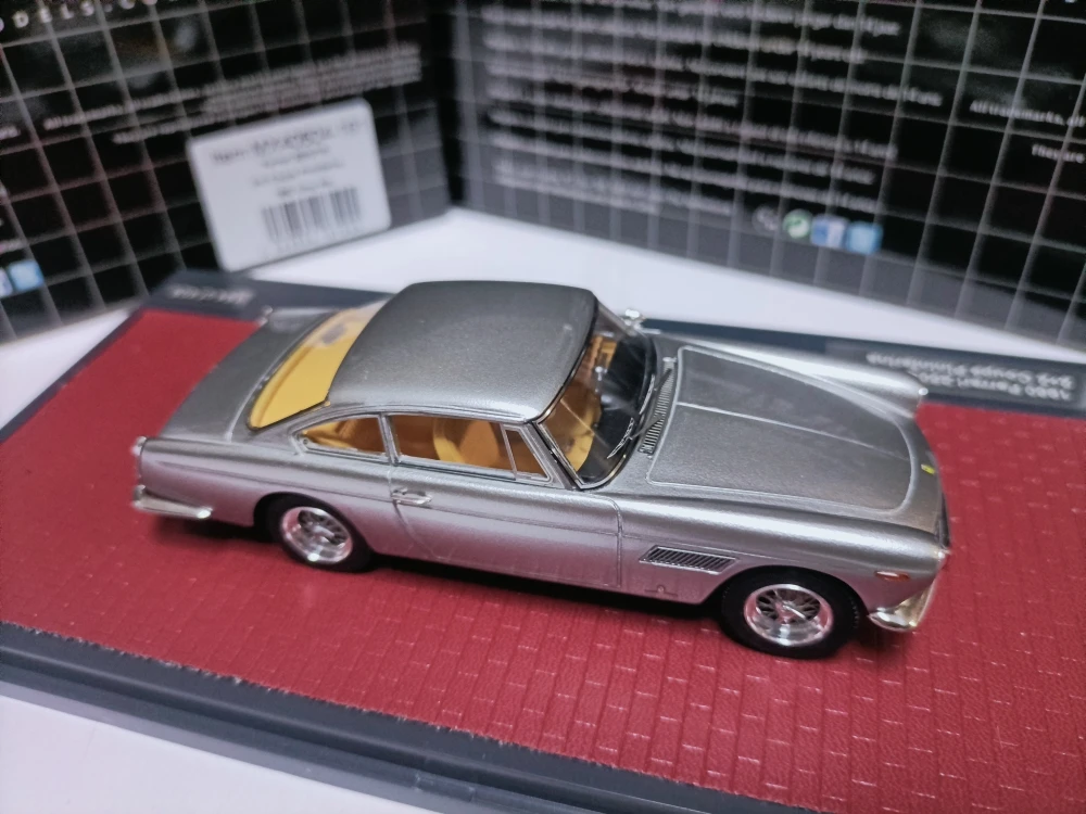 Matrix 1:43 250GT/E 2+2 Pininfarina 1960 Vintage Car Simulation Limited Edition Resin Metal Static Car Model Toy Gift