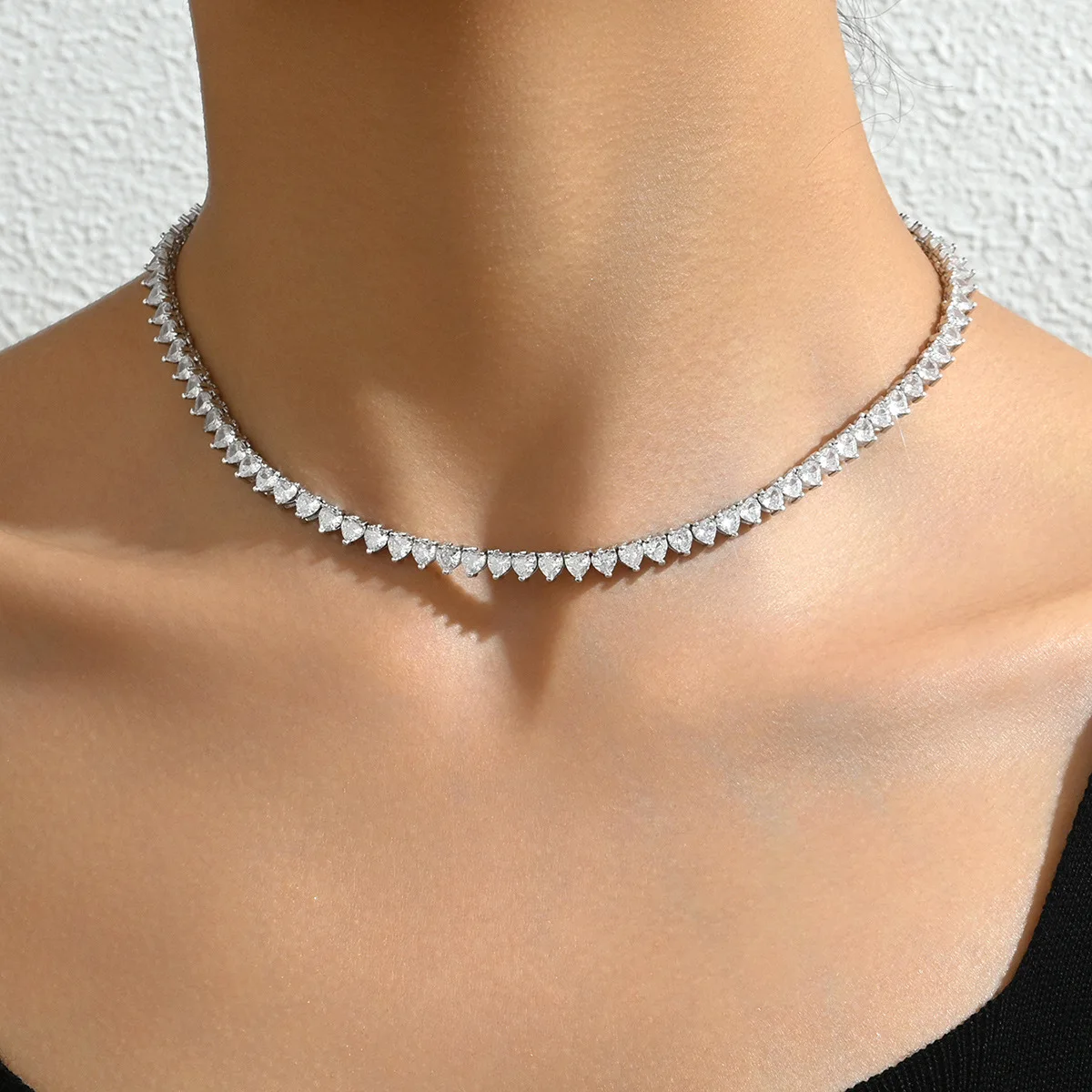 

2025 Women Fashion, Light Luxury American-style Accessory, Necklace with diamonds