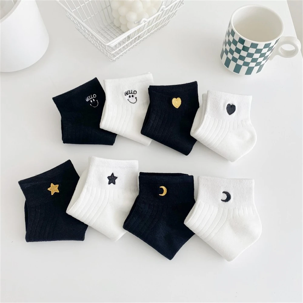 Nuevo bordado brillo lindo amor corazón Luna estrella sonrisa cara blanco negro calcetines suave algodón corto tobillo Sokken Dropship