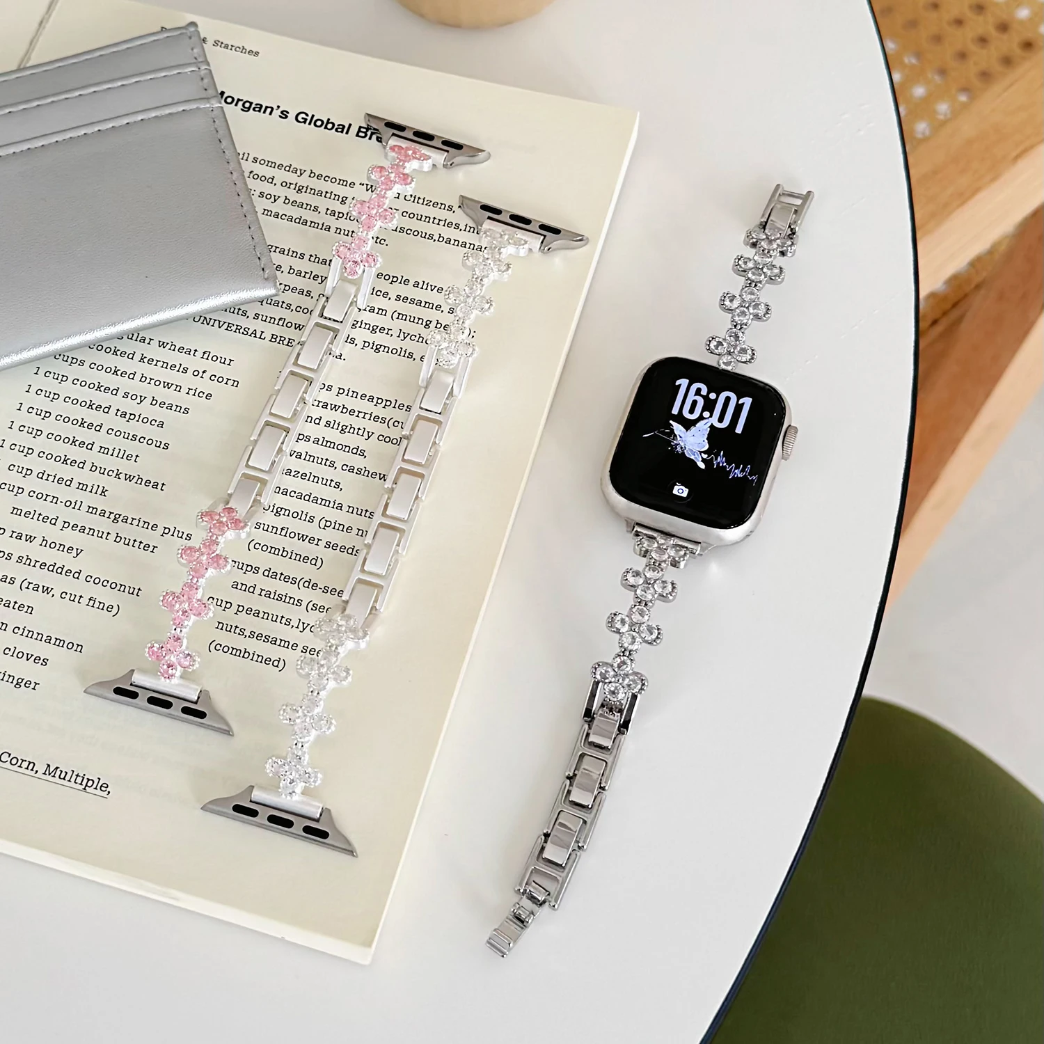 

Light luxury full diamond bracelet strap for Apple Watch 49 46 45 44 42 41 40 38mm delicate girl strap for iwatch S11 10 9 8 7