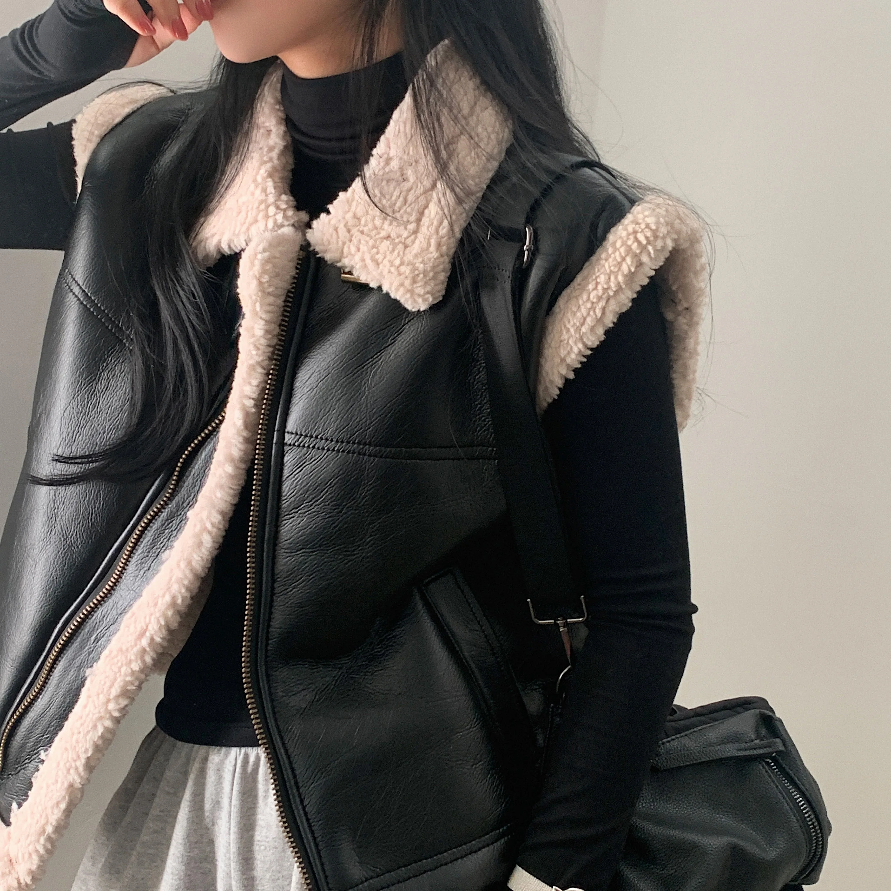 Fur and Leather Vest Women Faux Sheepskin Waistcoat Chic Lady Korea Fleece Warm Vest Woman Sleeveless Jacket Fall Winter