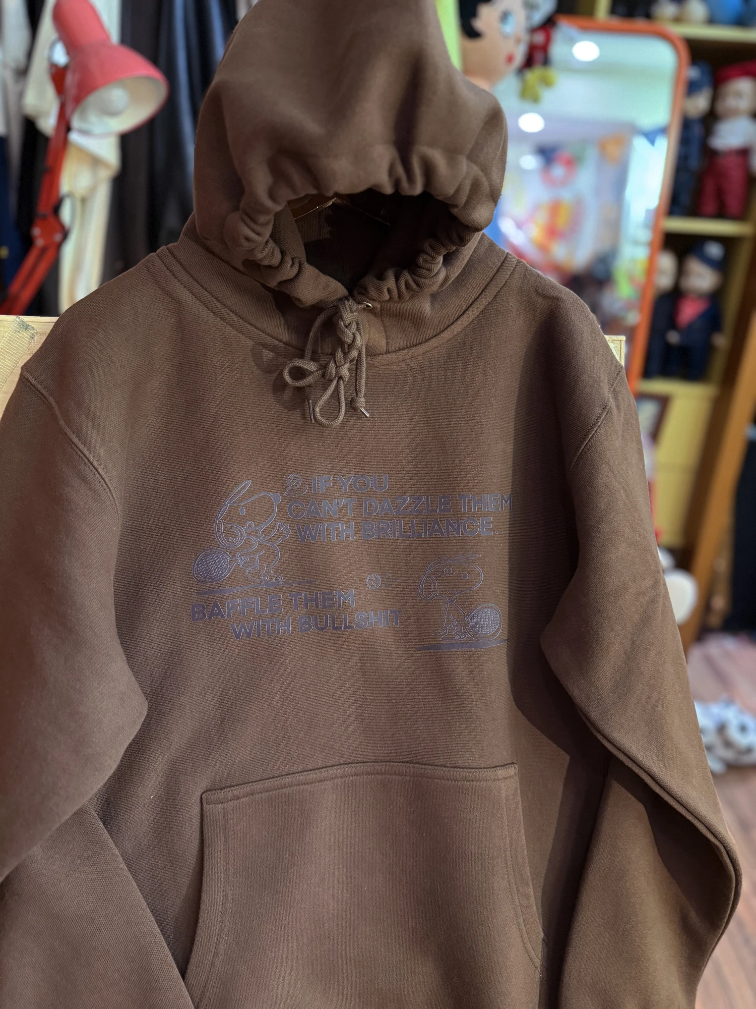 

Ретро-винтажная толстовка с капюшоном на флисовой подкладке, утепленная, парная, прямого кроя, с длинными рукавами, с принтом, из хлопка, с круглым вырезом горловины.