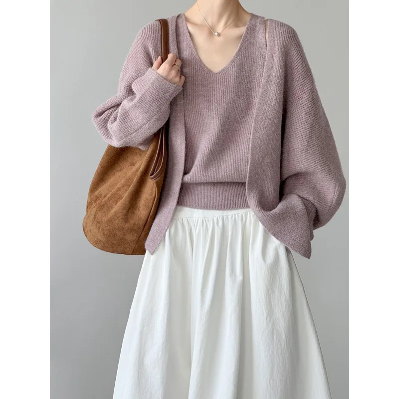 Sweter dzianinowy w jednolitym kolorze, w stylu wczesnej jesieni, luźny, typu kardigan, zapewniający uczucie chwielu.