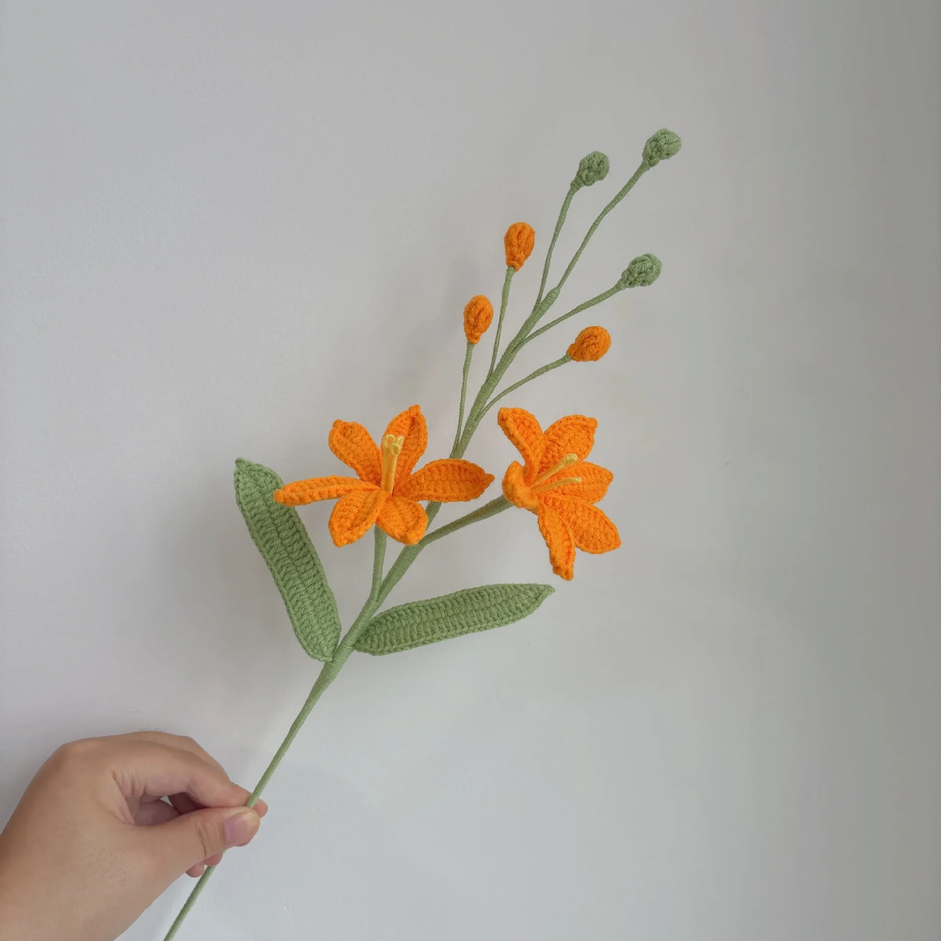 Gehäkelte Mars-Orchideen-Zweige, niedlicher handgestrickter Blumenstrauß, kreative künstliche Pflanzen, Raumdekoration, Geschenk – Detail 7