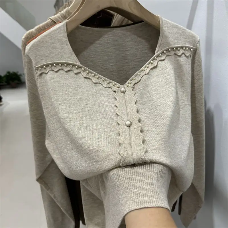 Suéter de punto con cuello en V y cuentas que combina con todo con sentido del diseño de otoño e invierno para mujer, suéter de estilo occidental como Bas