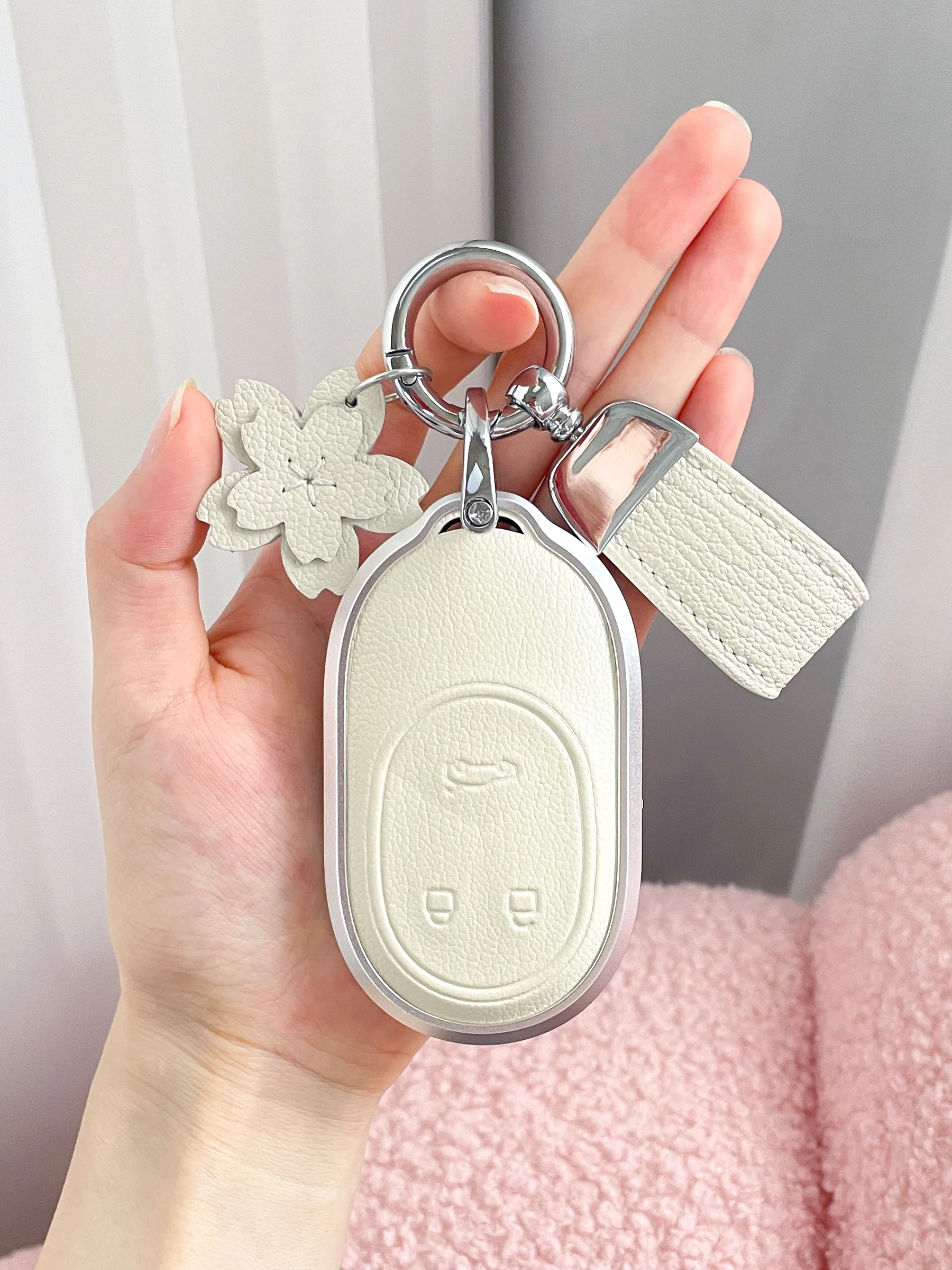 

Simple Style Handmade Aluminum Alloy + Cream Leather Car Remote Key Case Cover for NIO ET5 ET7