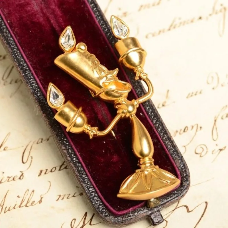 SKEDS Western Court Retro-Stil, heilige Lampenform, goldene Brosche, exquisites Temperament, Unisex-Pin-Broschen, kreative Kerzen-Corsage