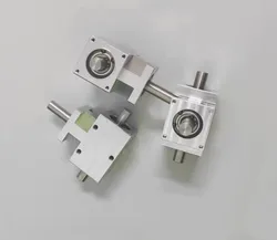 1: 1 Small Corner Device Spiral Bevel Gear 12MM Dual Output Shaft Differential Assembly Gearbox 1M 25T 2000RPM