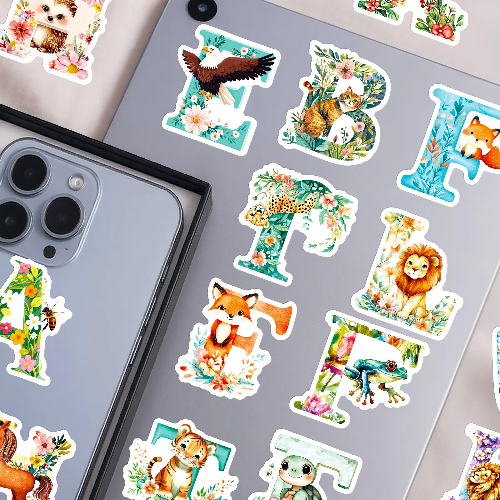 สติกเกอร์ตัวอักษรลายดอกไม้สัตว์น่ารัก 56 ชิ้น สไตล์สีน้ำ สติกเกอร์ตกแต่งตัวอักษรภาษาอังกฤษแบบสร้างสรรค์