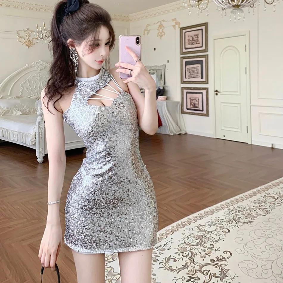 2025 vestido francés ligero de lujo con recortes y cuello Halter sin mangas para mujer, moda de verano, vestido ajustado a la cadera con lentejuelas, Mini vestido