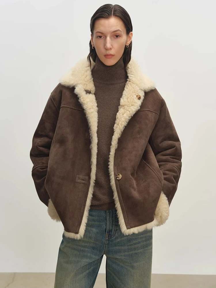 الراقية الفاخرة فرو الضأن الطبيعي سترة من جلد الغزال للنساء 2025 بسيط على الوجهين ارتداء قصيرة الشتاء جلد طبيعي معطف الفرو الحقيقي