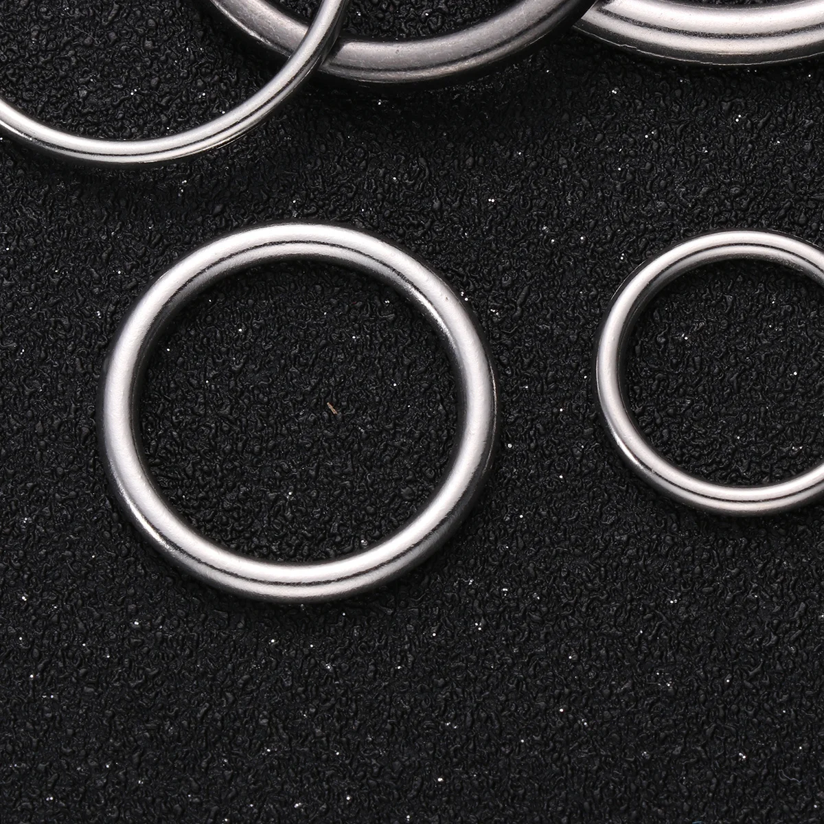 25Pcs Metal Closed Rings Round Design Premium Alloy Multi Size DIY Jewelry Making Accessories Kit Silvery White Black Jewelry