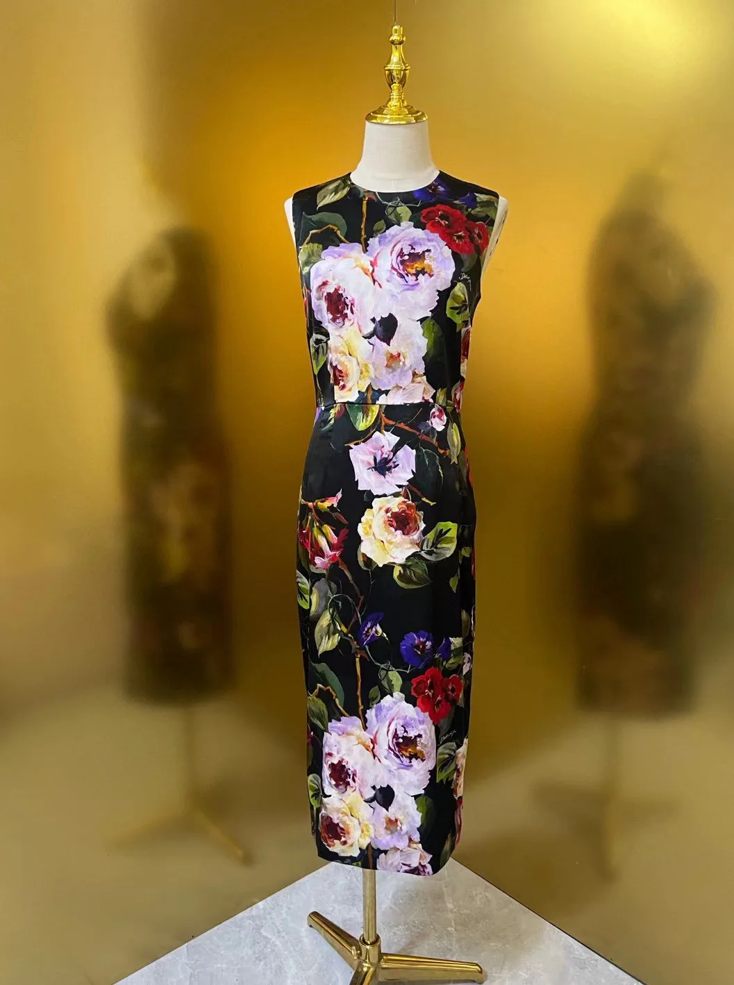 2025 New Arrival 100% Mulberry Silk Black Rose Garden Print Sleeveless Dress Elegant Slim Long Dress