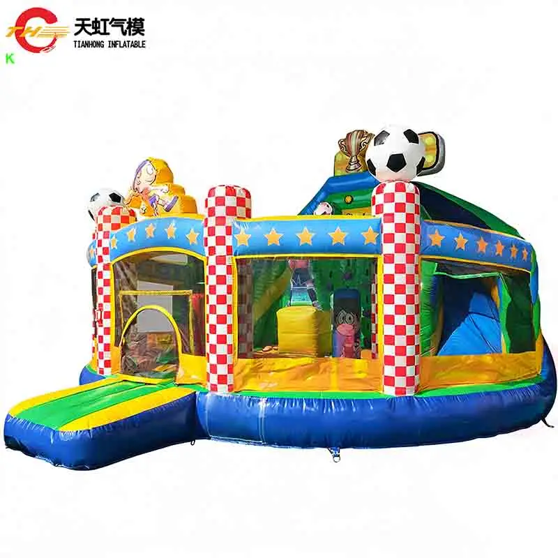 Castelo Inflável Temático de Futebol com Escorregador e Obstáculos