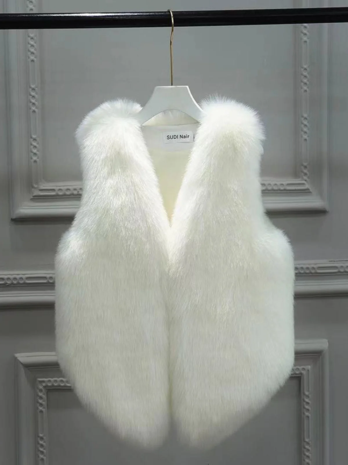 New Fur Plush Slim fit Fur Korean Sle Slimming Waistcoat Vest Short Imitation Fur Vest Women Elegant and Decent