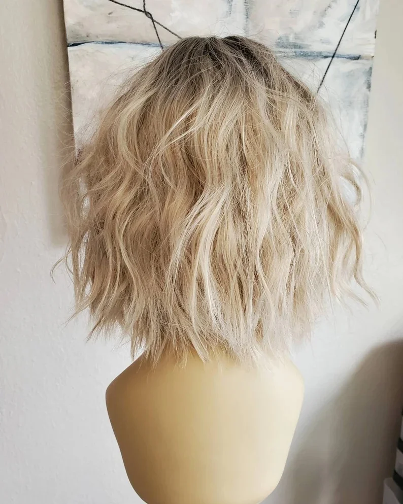 

Женский парик Короткая волна воды Боб Свободная часть Ombre Светло-русый Синтетические парики спереди с челкой Парики высокой плотности Ежедневное использование