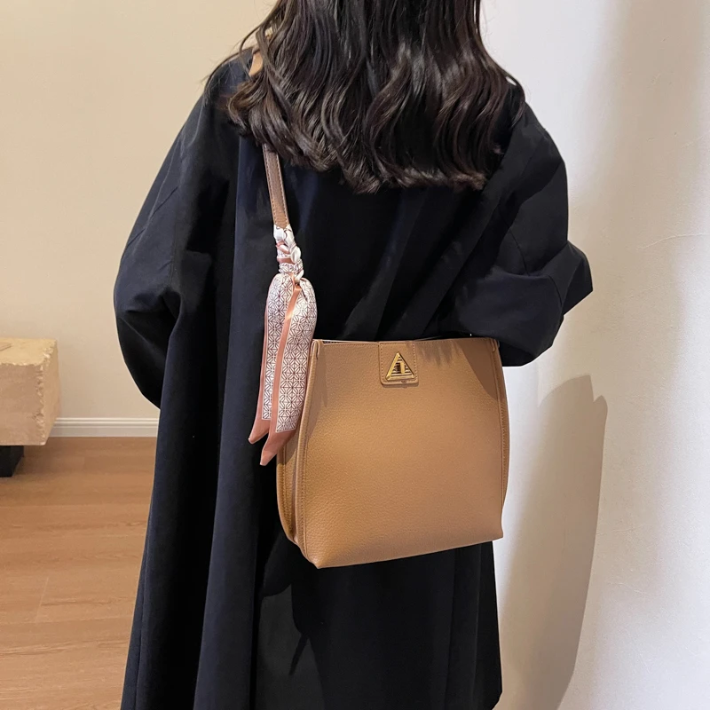 

This Year's Popular Workmanship Fine Simple Niche Design Advanced Texture New Simple Retro Felt Shoulder Bag