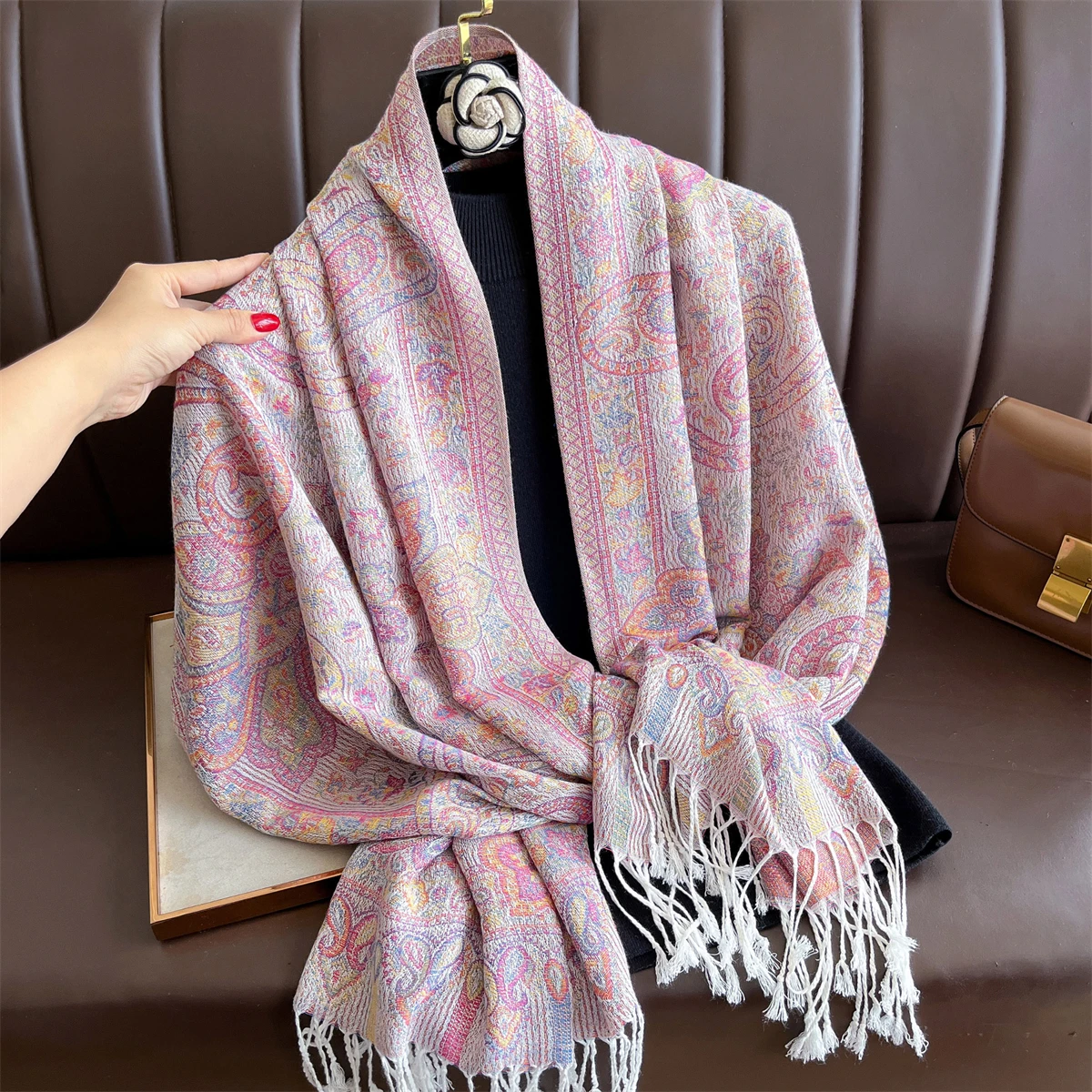 

2025 Luxury Jacquard Scarf Women Pasley Print New Wraps Pashmina Travel Poncho Warm Blanket Winter Bufanda Shawl Female Stoles