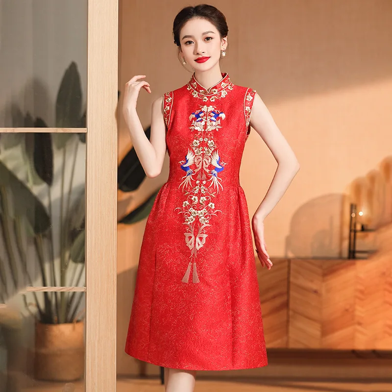 High-end China New Year Retro Women Sleeveless Cheongsam Dress Vintage Golden Thread Embroidery Elegant Lady A-line Qipao Dress