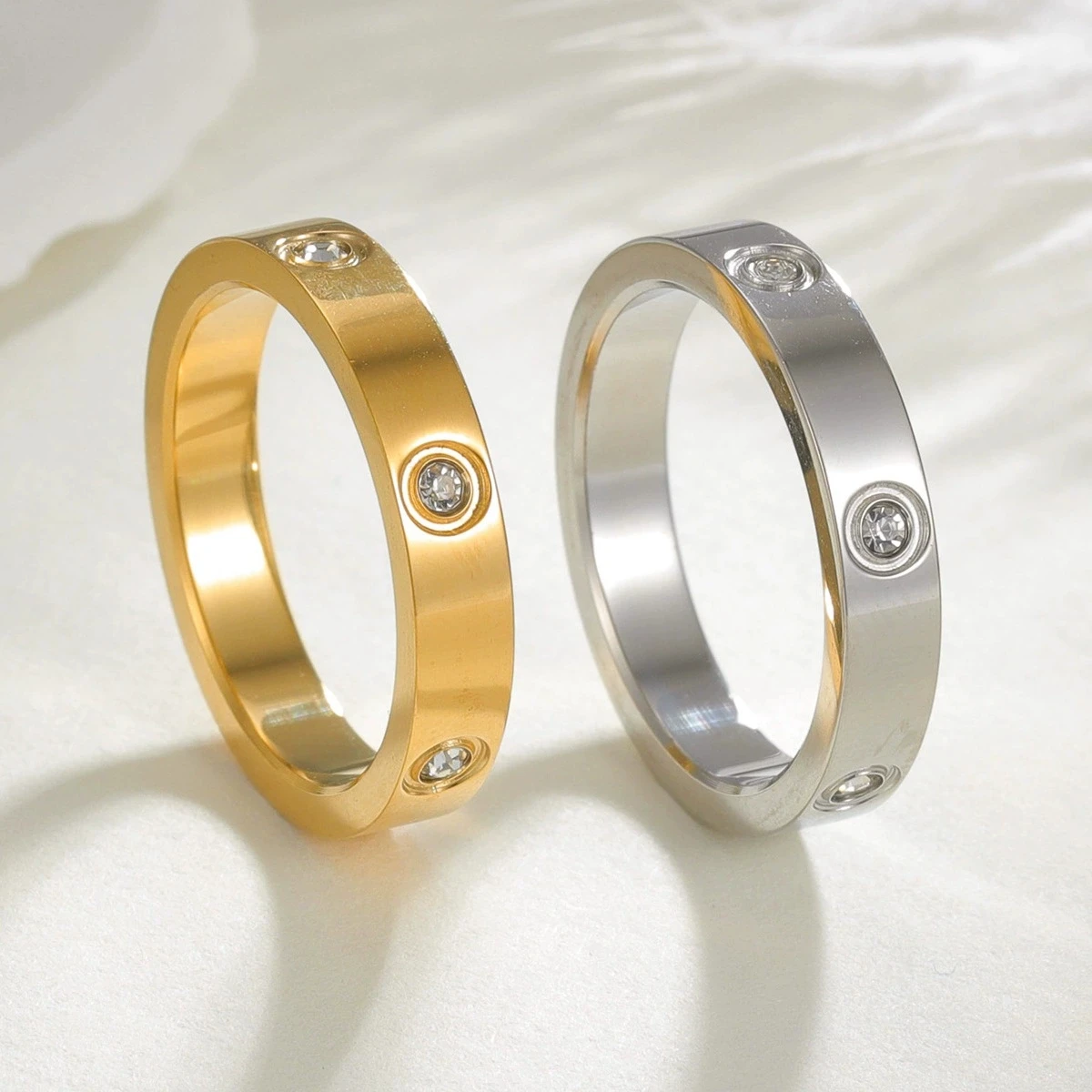 Anillos de acero inoxidable con diamantes de imitación blancos para mujeres y hombres, Color dorado y plateado, compromiso para parejas, alianzas de boda, joyería